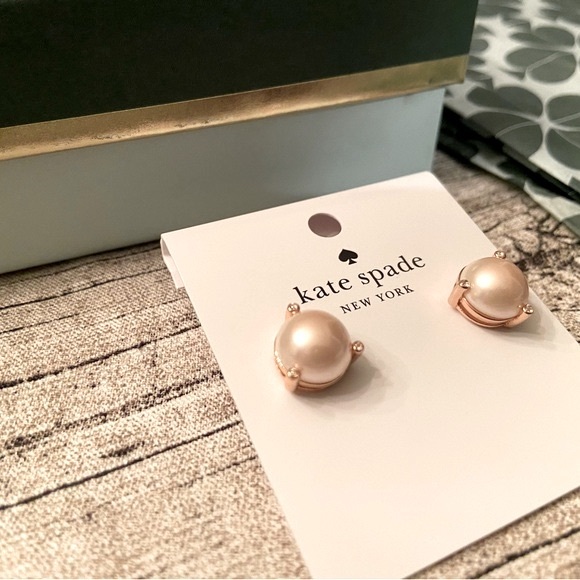 NWT! ♠️ kate spade stud earrings. Golden rose pearl - Picture 3 of 8